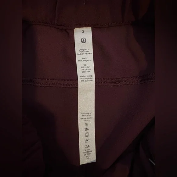 Lululemon On the Fly Jogger *Woven in Cassis NWT